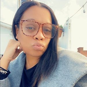 Meet your Posher, Dana